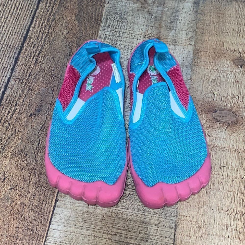 💜 Newtz Girls' Youth Water Shoes Size 13/1